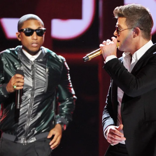 Blurred Lines – Robin Thicke feat. Pharrell Williams & T.I.